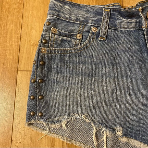 Levi’s denim shorts - Picture 2 of 3